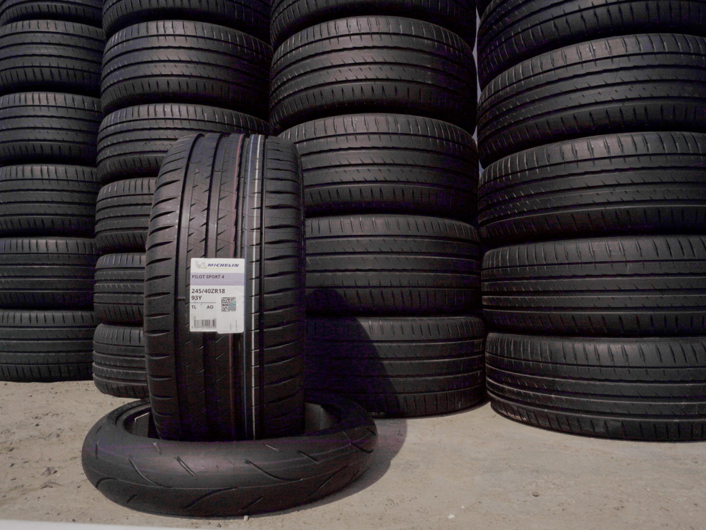 Michelin Pilot Sport 4 245/40 R18 93Y